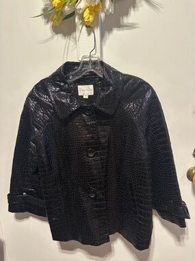 Erin London Shiny Black Croc-Textured
1/4 sleeves Sz L Jacket perfect condition